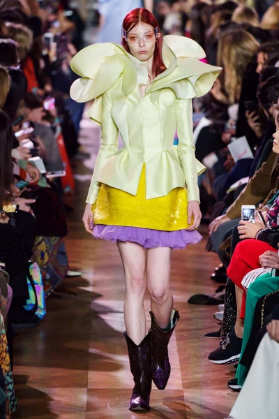 Look 16